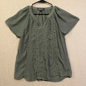 Absolutely Famous Top Women's Small Green Short Sleeves